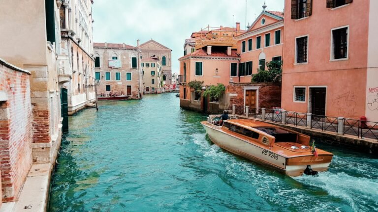 Building a Loyal Blog Audience: Strategies for Engagement and Growth Picturesque view of Venice's canals with charming architecture and traditional boat.